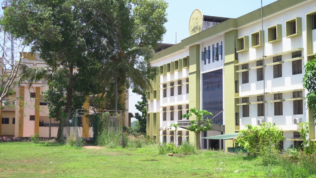 KMCT Pooladikunnu campus